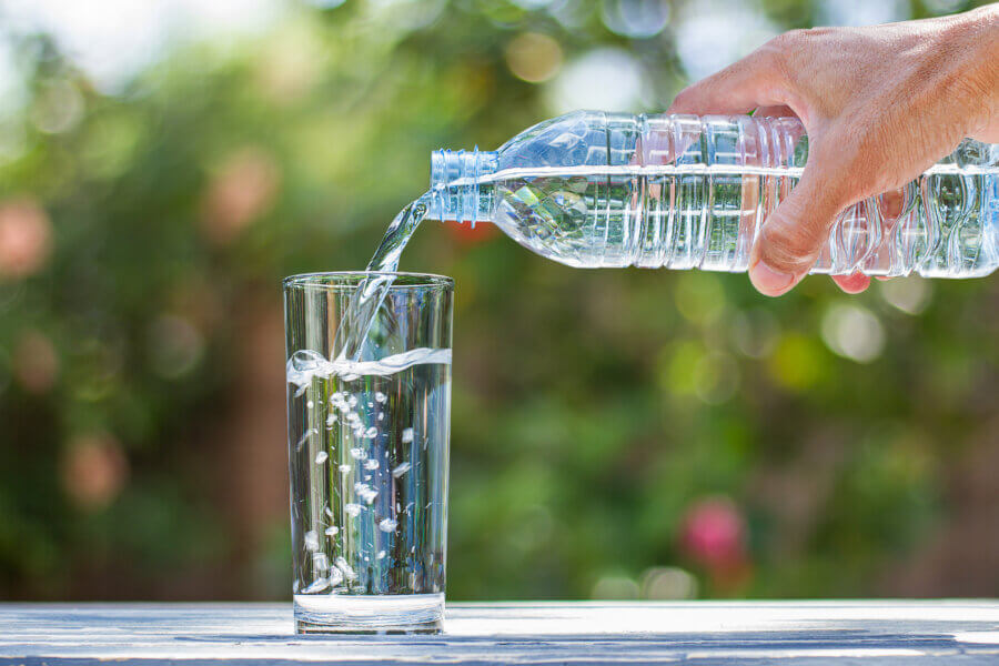 Mineralwasser enthält lebenswichtige Mineralien
