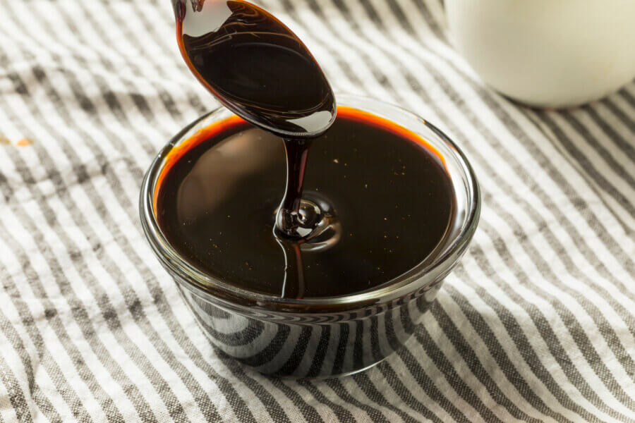 Sirup ist eine süße und aromatische Flüssigkeit