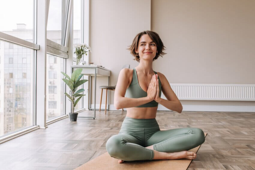 Yoga- und Pilates-Übungen sind hilfreich, die Halsmuskeln zu stärken 