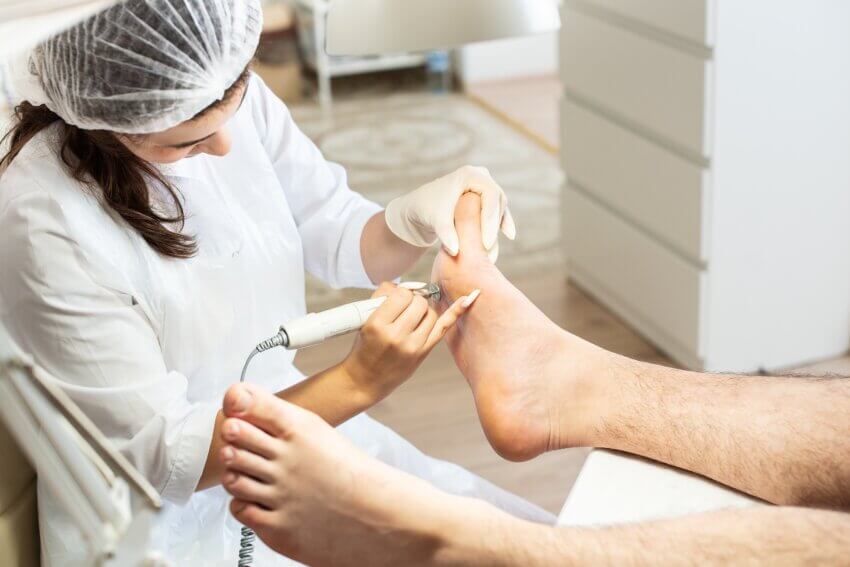 Professionelle Fußpflege bei Fußschmerzen