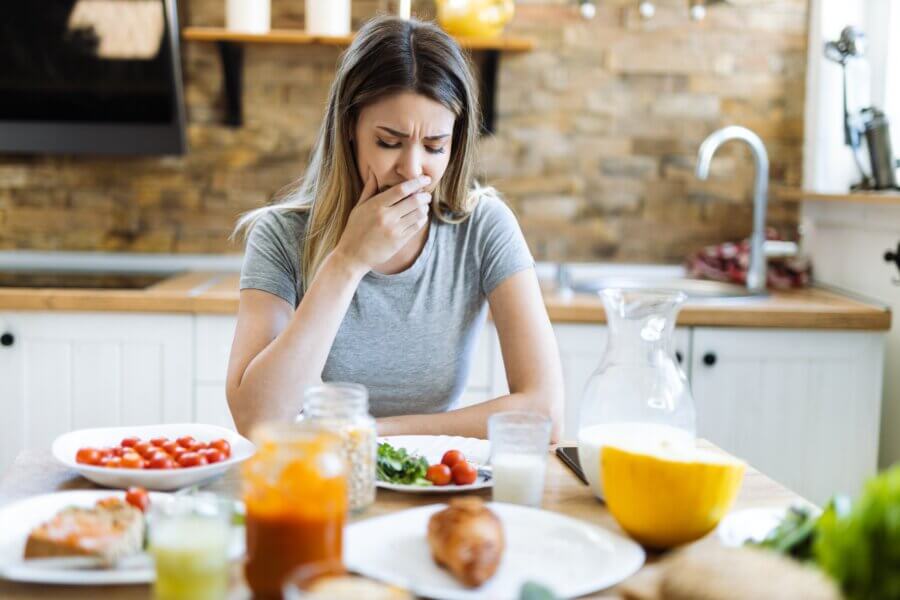 Magenschmerzen nach dem Essen ist unangenehm