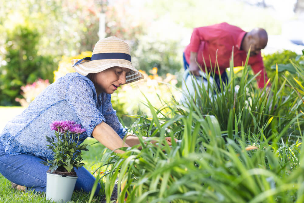 Vitales Leben bei der Gartenarbeit