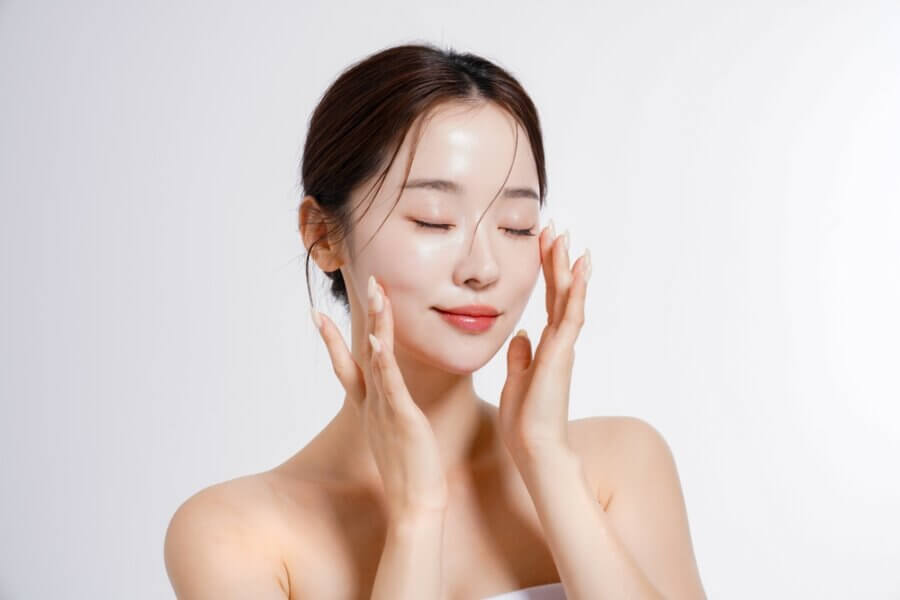 Korean Beauty - Koreanische Frau mit gepflegter Haut