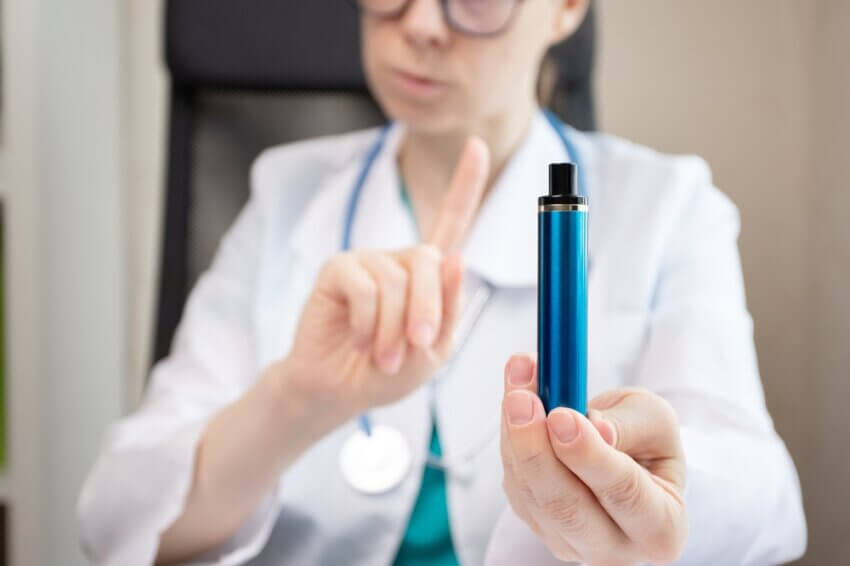 Arzt verweigert ein Vape
