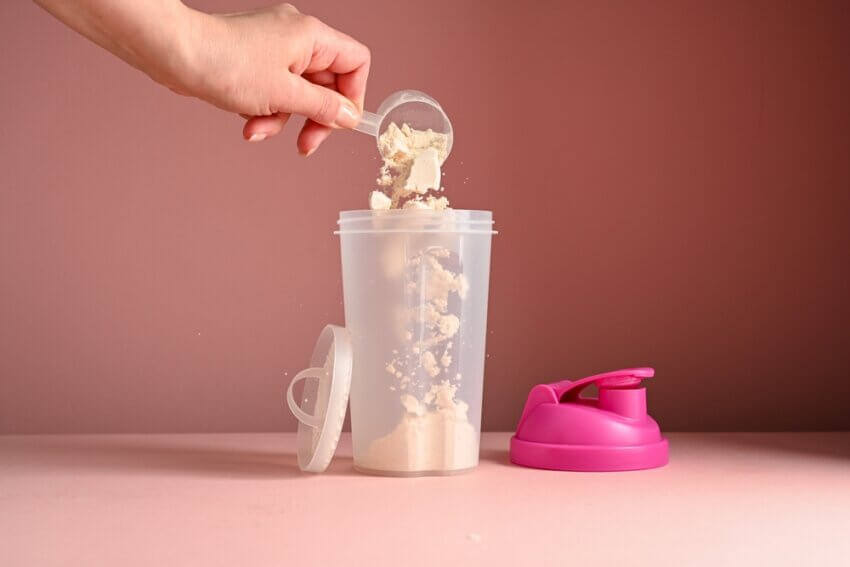 Proteinpulver im Shaker