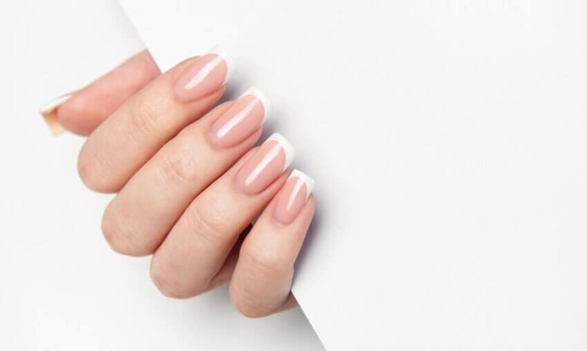 Schöne Nägel mit einer French-Maniküre